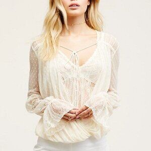 LAST CHANCE❗FREE PEOPLE Far Away Lace Top Cream V-Neck Long Sleeve XS